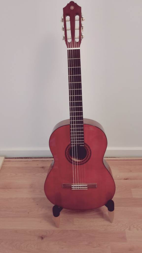 Acoustic Yamaha C40 guitar 