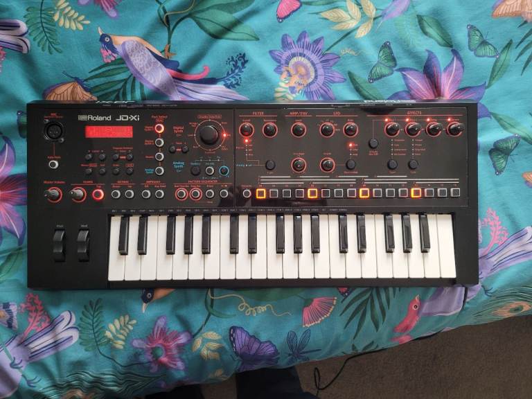 Roland JD-XI Synthesiser 