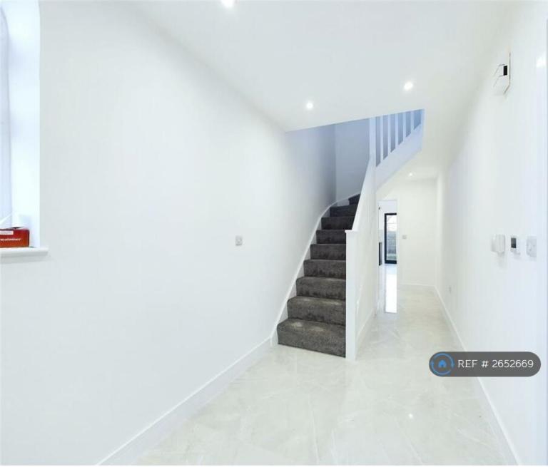 4 bedroom house in Hillmorton Road, Rugby, CV22 (4 bed) (#2652669)