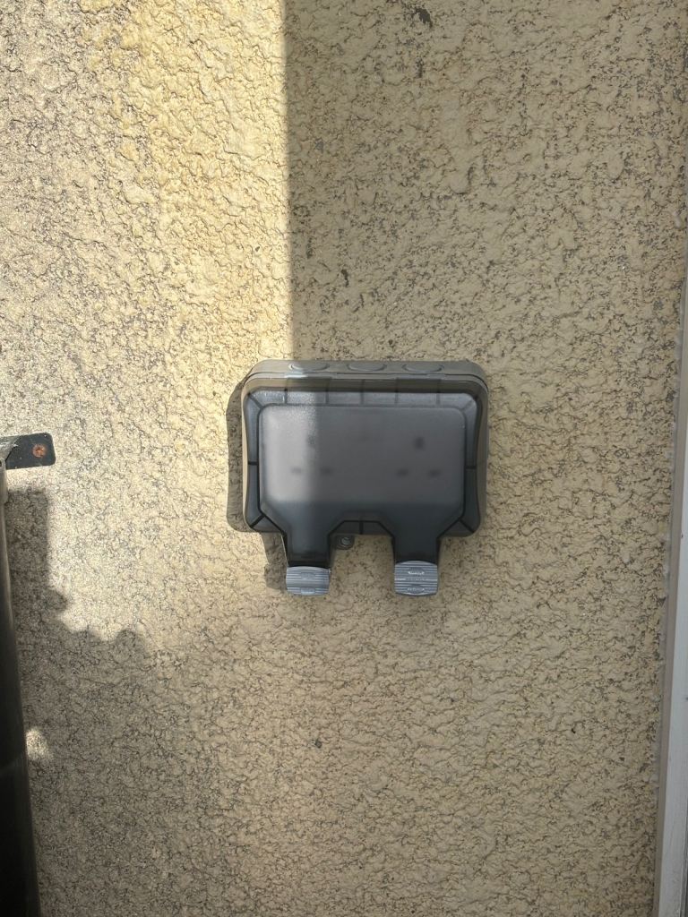 Outside socket installation 