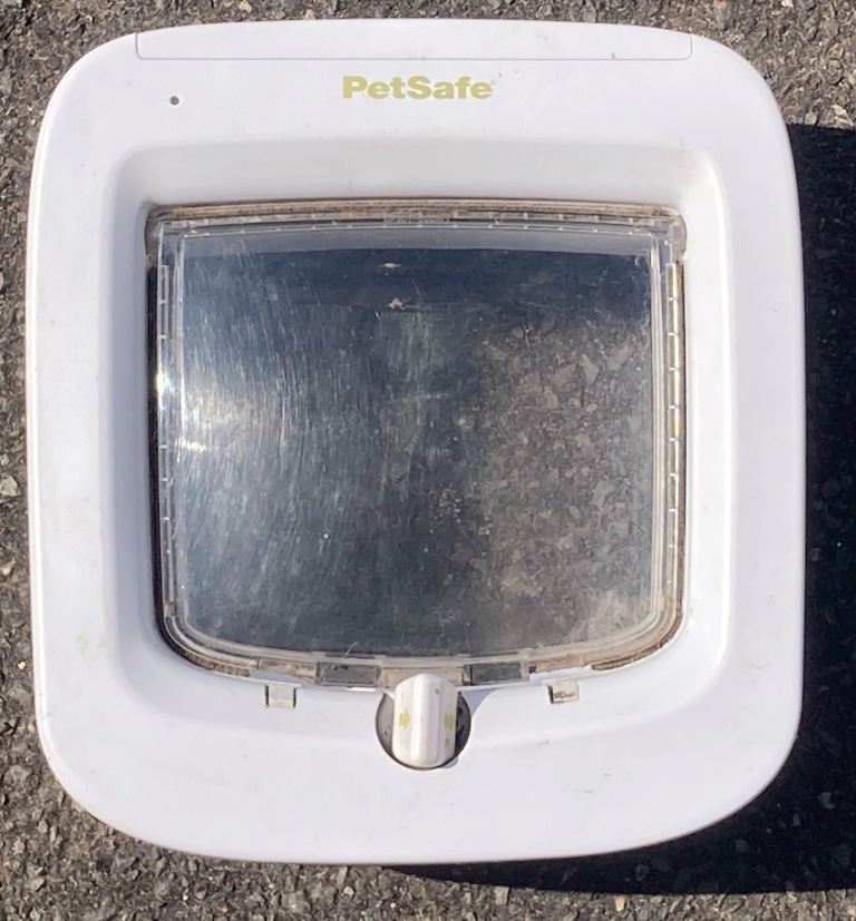      Petsafe microchip-activated Cat Door