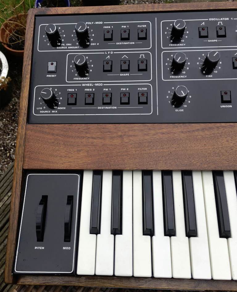 Sequential Circuits Prophet 5 rev2 + MIDI + Manual (1979)