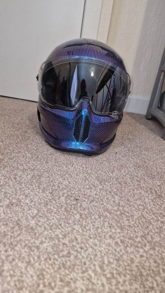 Ruroc Atlas 1.0 carbon full-face helmet with the integrated Shockwave audio controls on the back