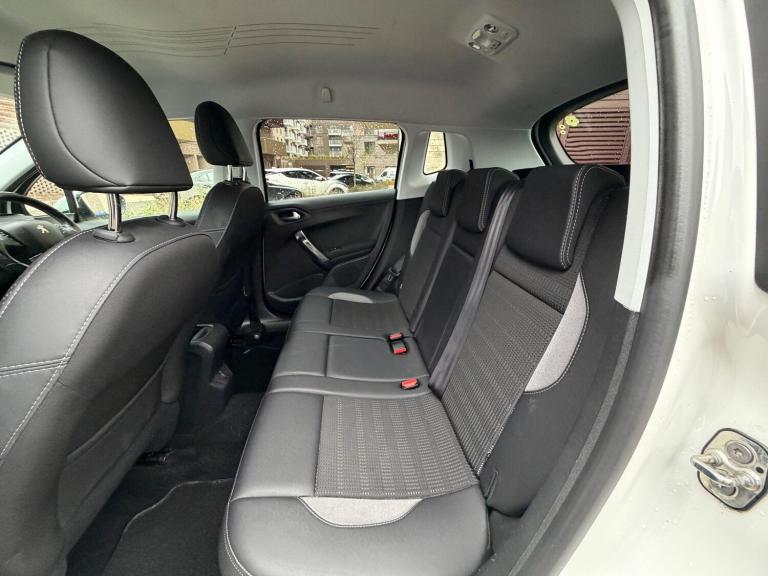 2018 Peugeot 2008 1.2 PureTech Allure Euro 6 5dr HATCHBACK Petrol Manual