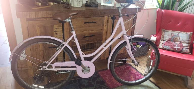 VIKING CRUISER STYLE BIKE, PAINTWORK NICE, RIDES VERY WELL just been serviced,£125