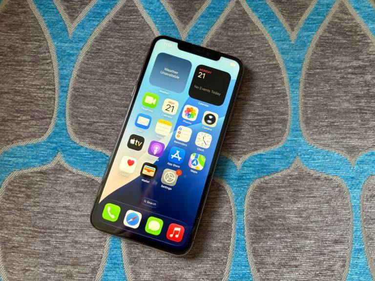 Apple iPhone 11 Pro Max Gold, very good condition, new battery 100%
