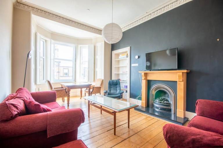 Very spacious, top floor, 4 bedroom, HMO flat over 2 levels - available September