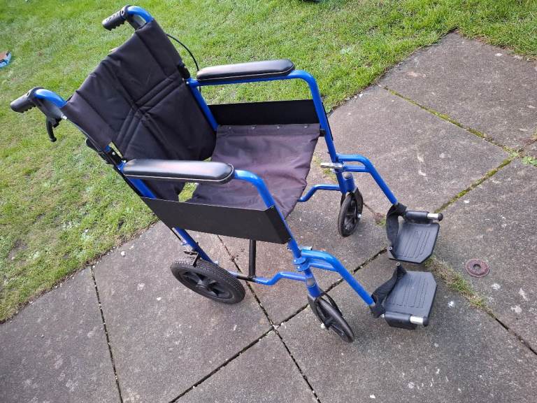 Self propelled wheelchair 