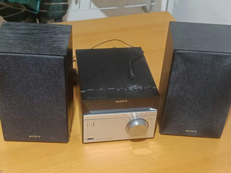 Sony CMT-S20B Stereo System with Speakers – Good Working Condition