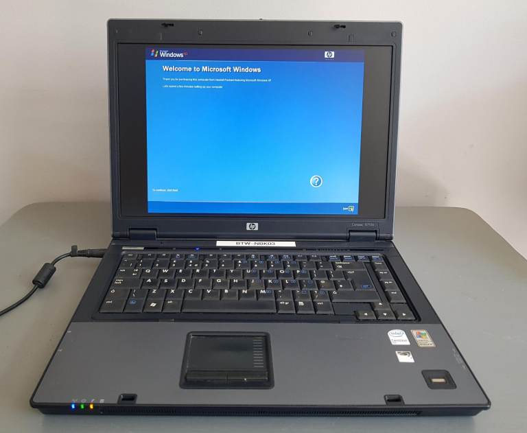 HP Compaq 6710b Notebook Intel Core 2 Duo 15.4 OS Windows XP Professional + Charger/Carry Case/Mouse