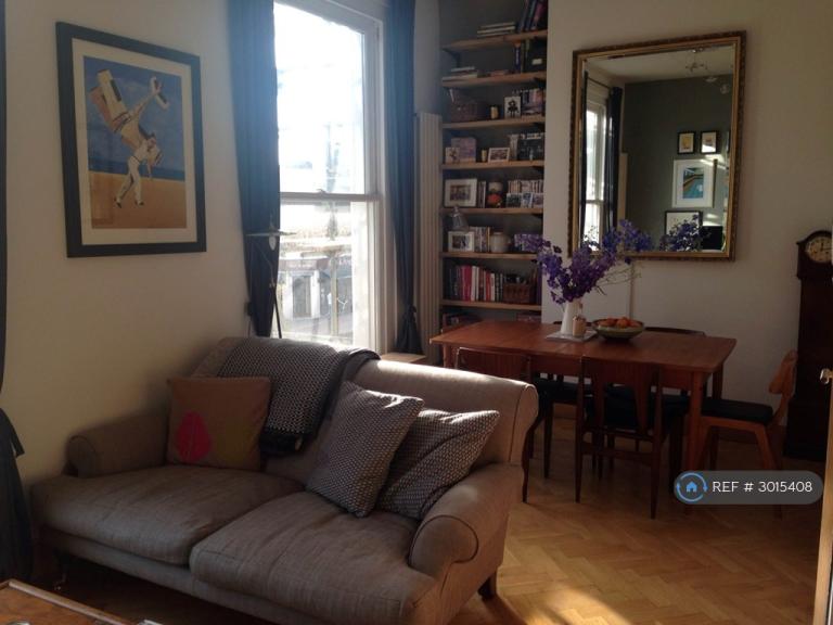 1 bedroom flat in Clapham Junction, London, SW11 (1 bed) (#3015408)