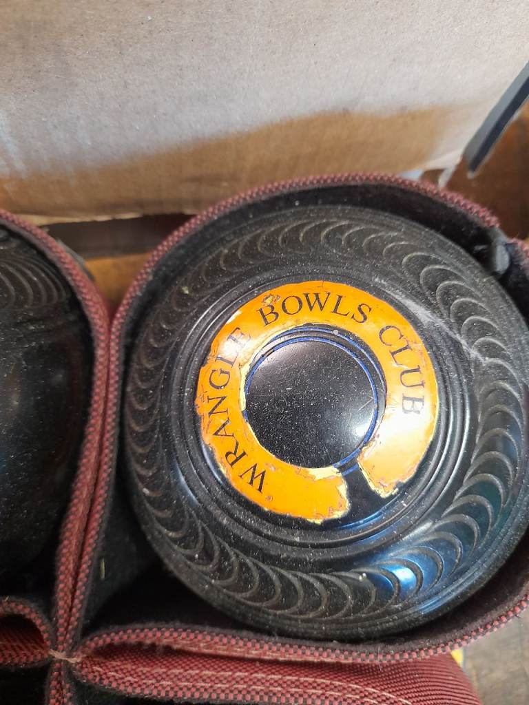 Lawn bowls 
