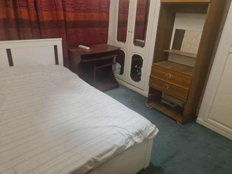 One semi - double room for rent in Rainham, London