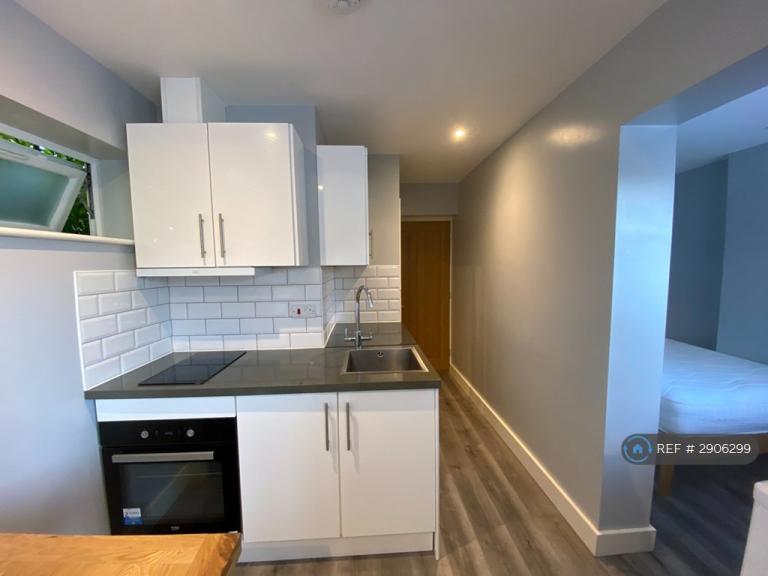 1 bedroom flat in Queen Ediths Way., Cambridge, CB1 (1 bed) (#2906299)