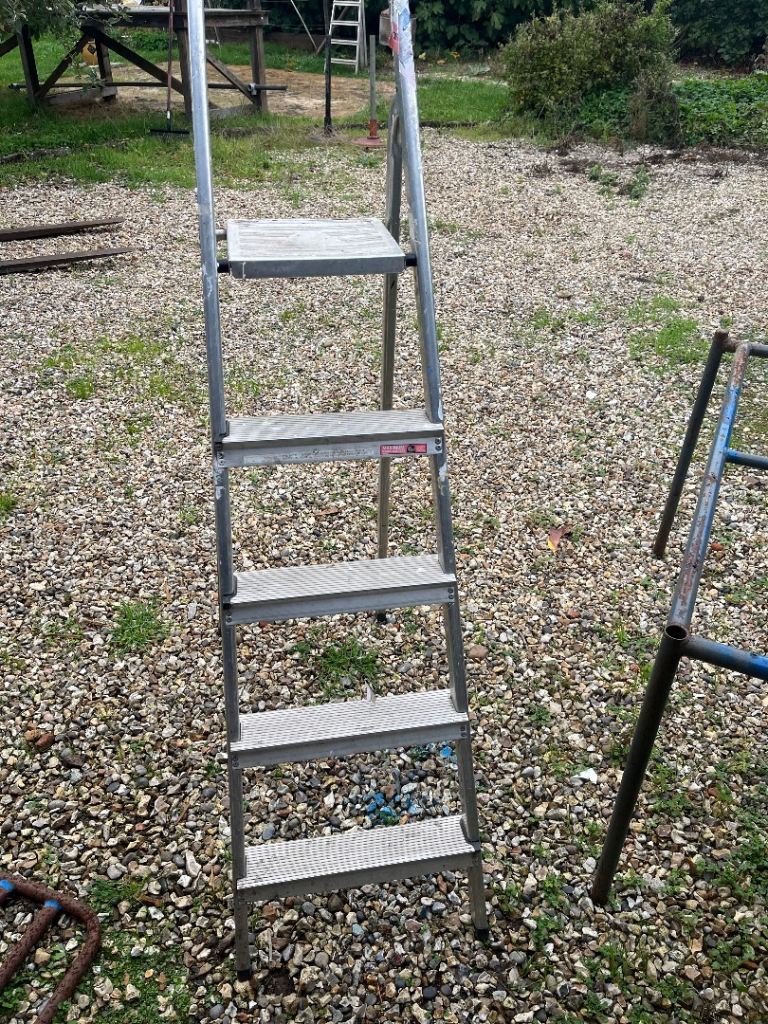 Aluminium Step Ladder - Good Condition
