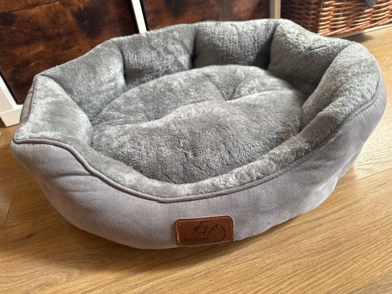 Medium sized pet bed 