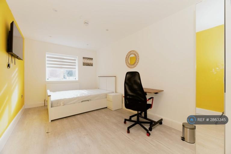 1 bedroom in Westfield Road, Cheam, Sutton, SM1 (#2863345)
