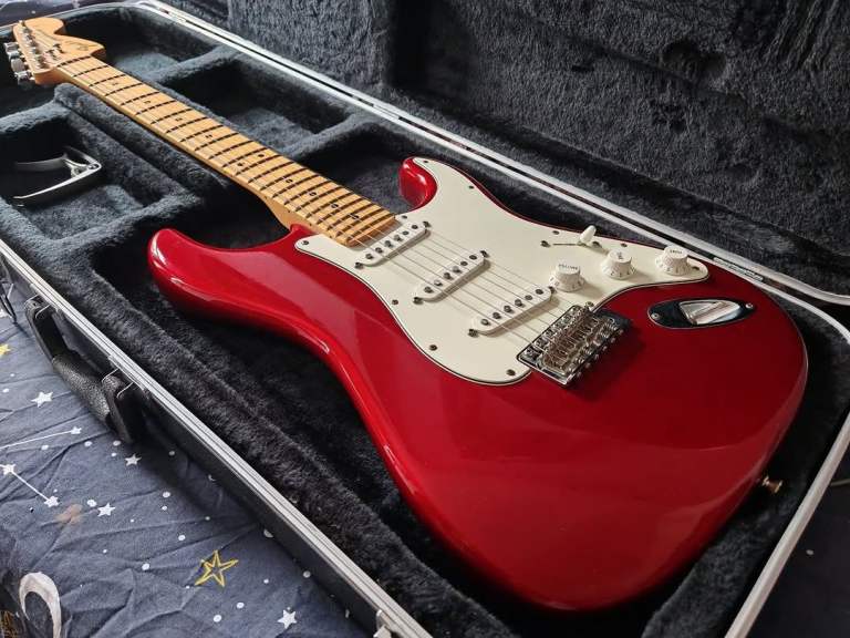 Fender American Special Stratocaster Candy Apple Red + Hard Case