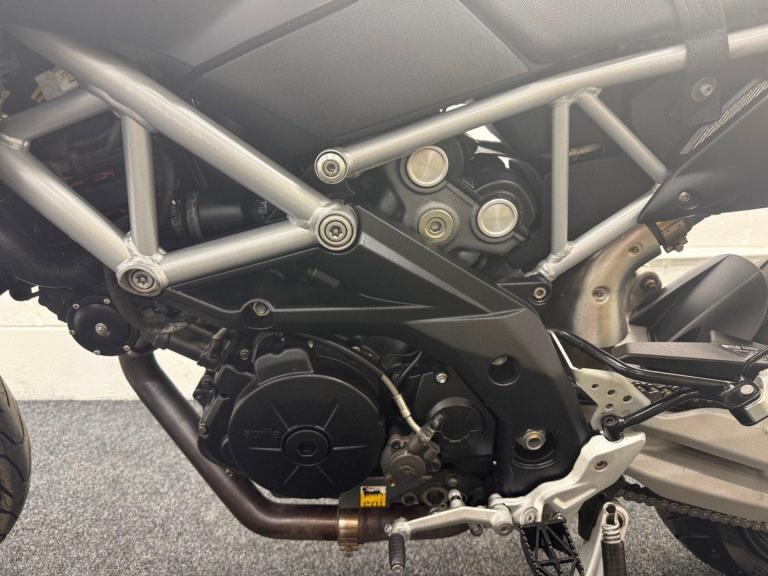 APRILIA DORSODURO 750 ** LOW MILEAGE - JUNE 2026 MOT **