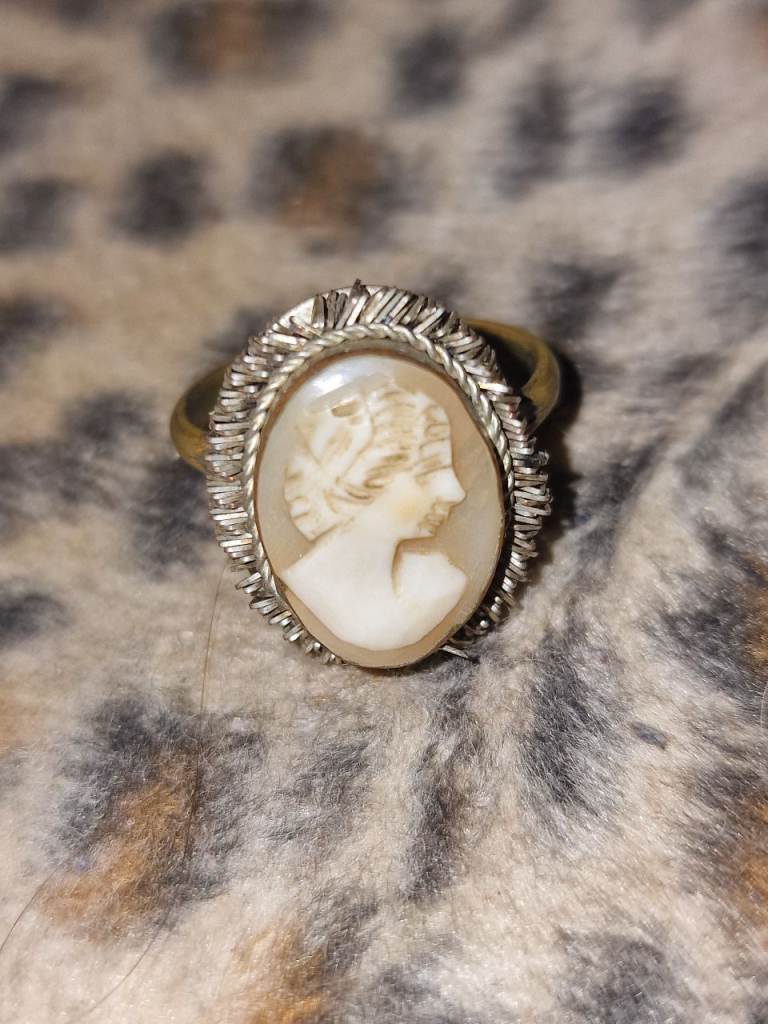 Vintage Mid-Century Cameo ring 