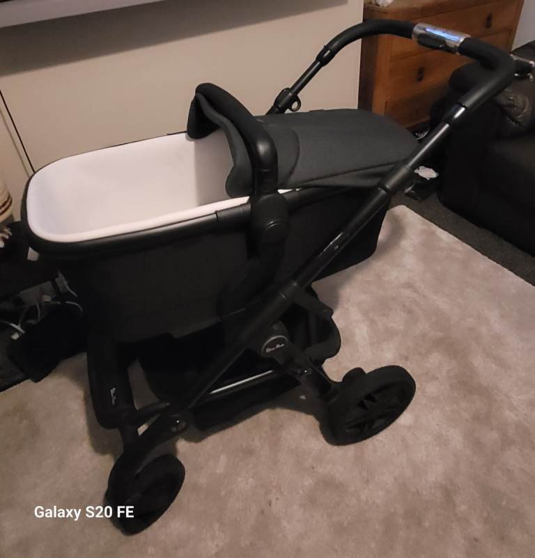 Lovely sturdy Silver Cross coast pram