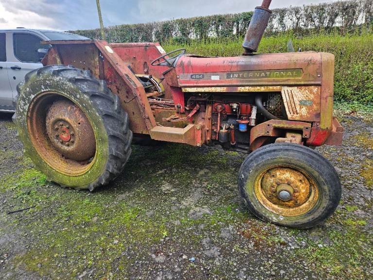 INTERNATIONAL 454 Tractor – Fair Condition, Red