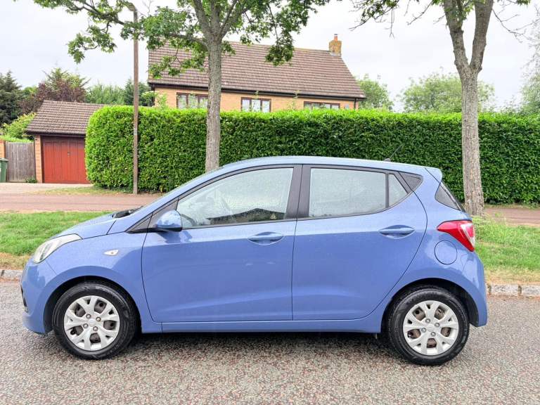 HYUNDAI I10 AUTOMATIC ONE OWNER FULL DEALER MAINTAINED WITH WARRANTY FULL MOT