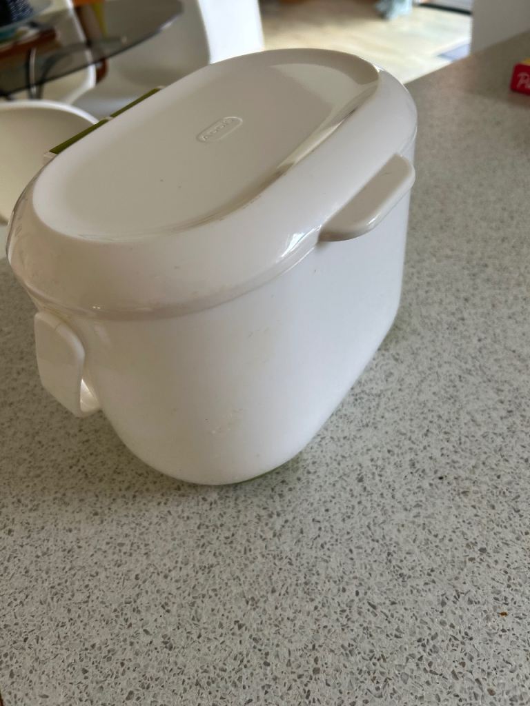 Addis White Plastic Compost Caddy with Lid in Good Condition