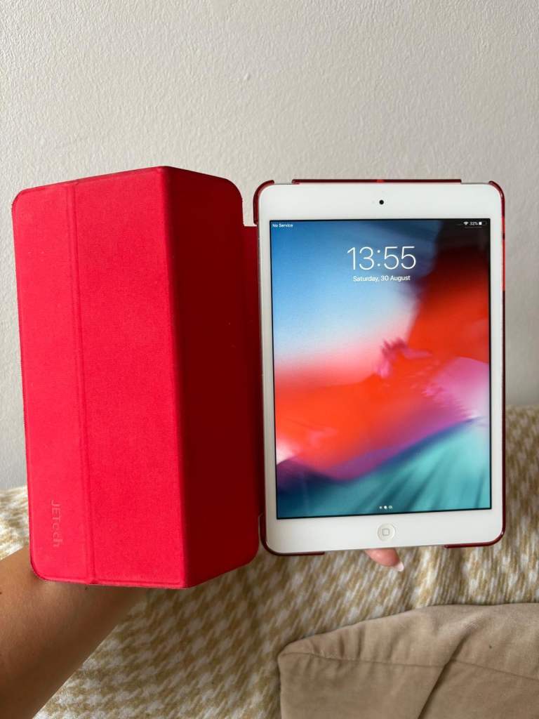 Apple iPad mini 2 with Retina display AND Smart Cover | 7.9”