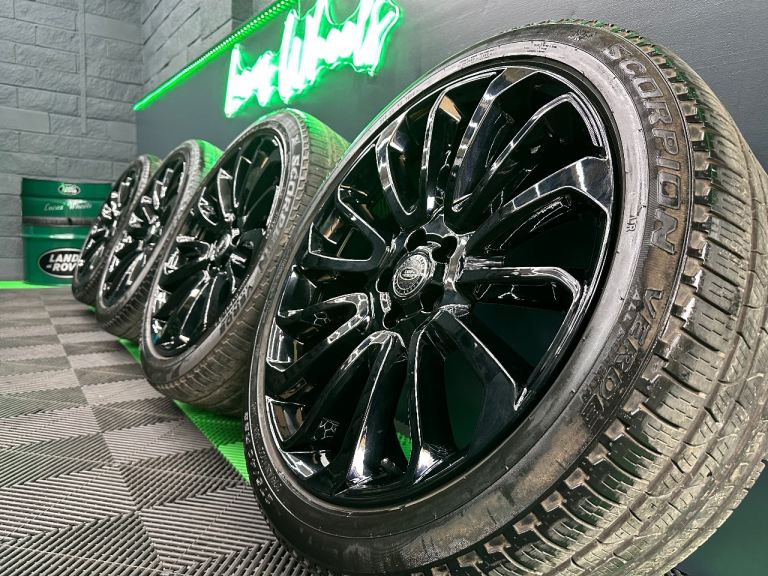 Genuine Discovery Range Rover Sport Vogue 22” Turbine alloy wheels - powder coated & all Pirelli’s!