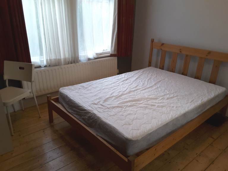 LOVELY ROOM IN STREATHAM COMMON, CLOSE TO STATION