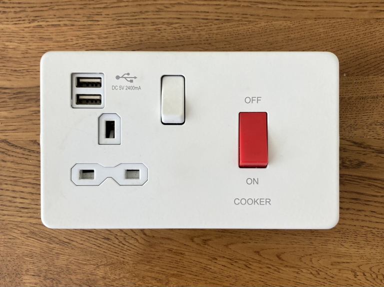 BRAND NEW Cooker Switch with 13A Socket & 2 USB Ports (45A - 240v)