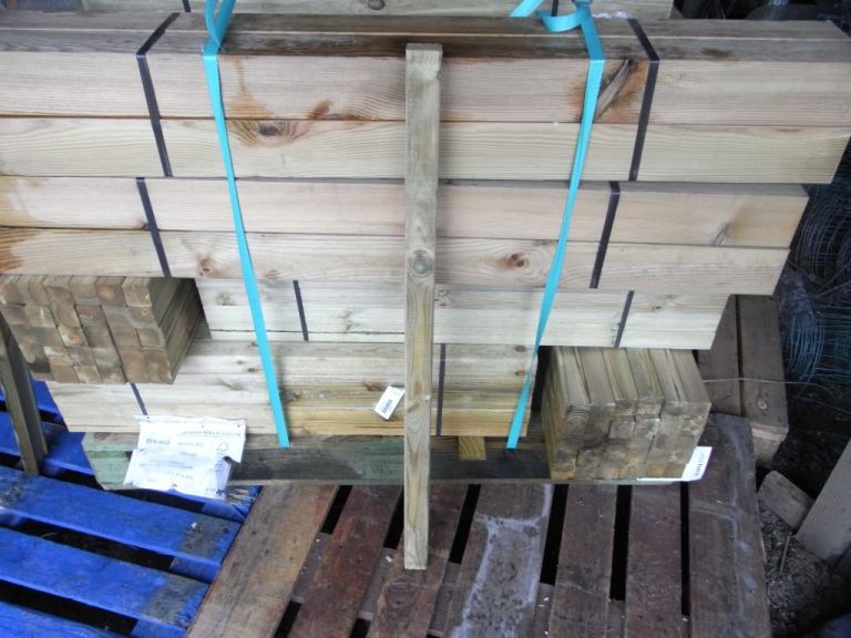 Timber decking spindles 41mmx41mmx900mm DISCOUNT ON REQUEST