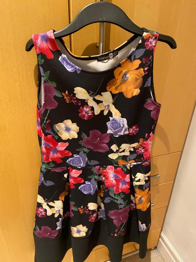 Ladies Boohoo Skater Dress, (12) good condition, worn twice, pet & smoke free, can post
