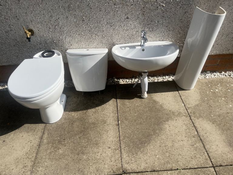 Bathroom Suite £100