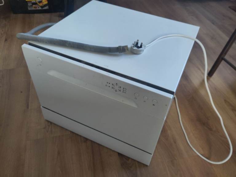 Counter top dishwasher (Essentials CDWTT15, Currys)