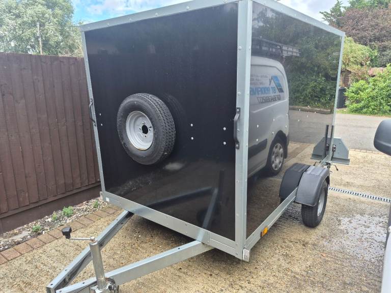 2019 tickners box trailer