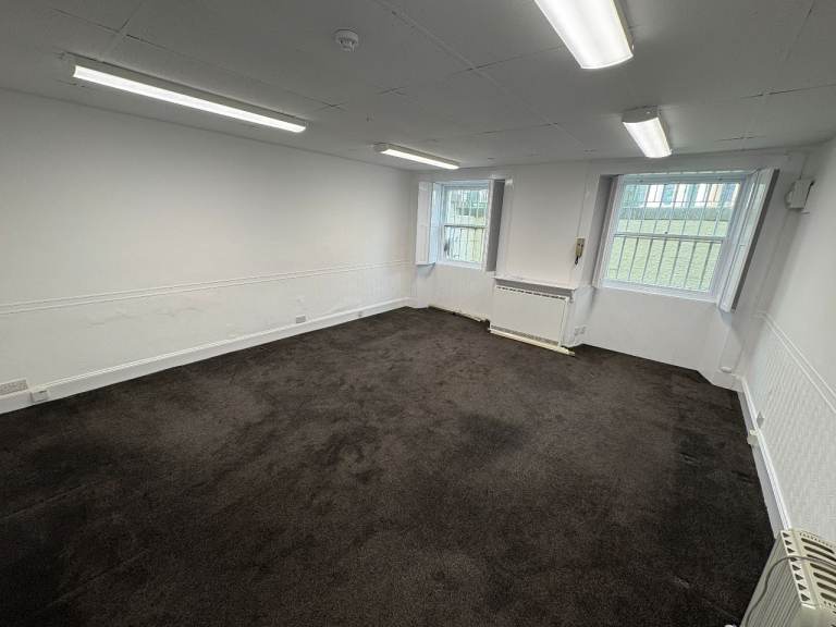 Office to let, 300 sq ft, available immediately, Fitzroy Place G3