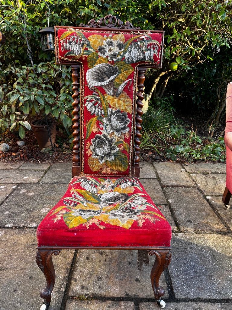 Part beaded prayer chair