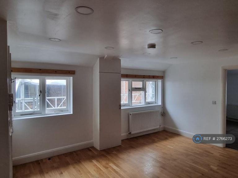 2 bedroom flat in Kingsbury, Aylesbury, HP20 (2 bed) (#2766273)