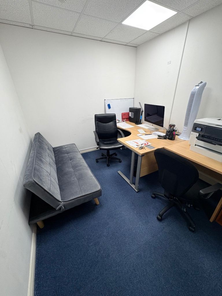 Office to rent/ monthly basis
