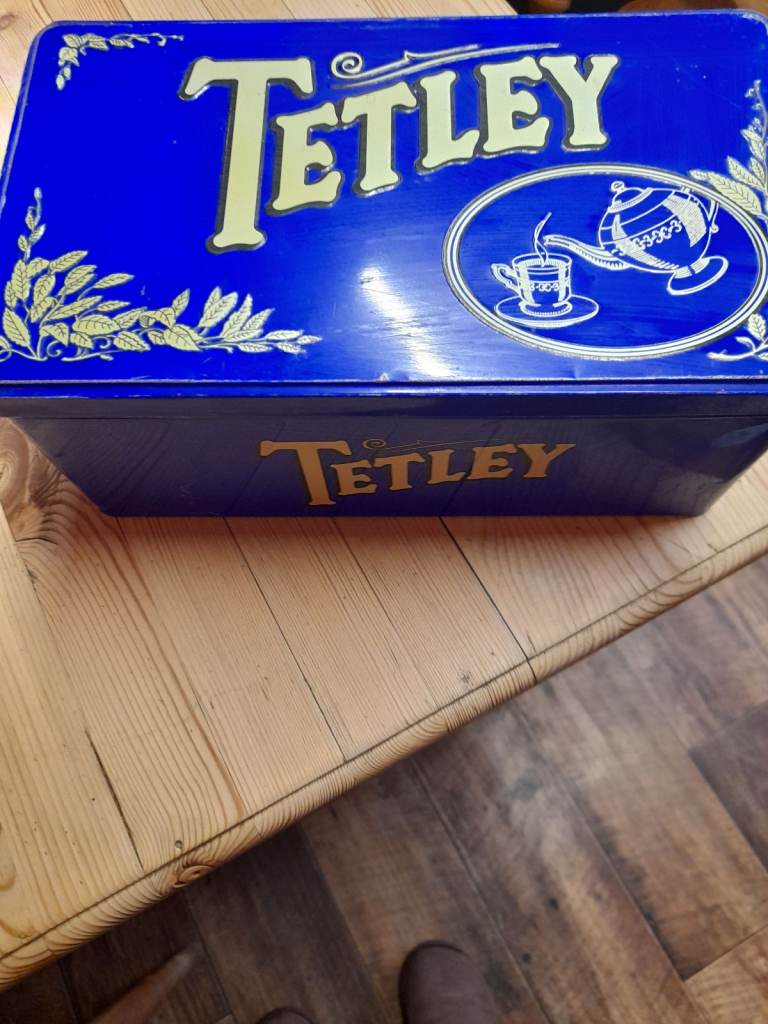 Vintage tea tin 