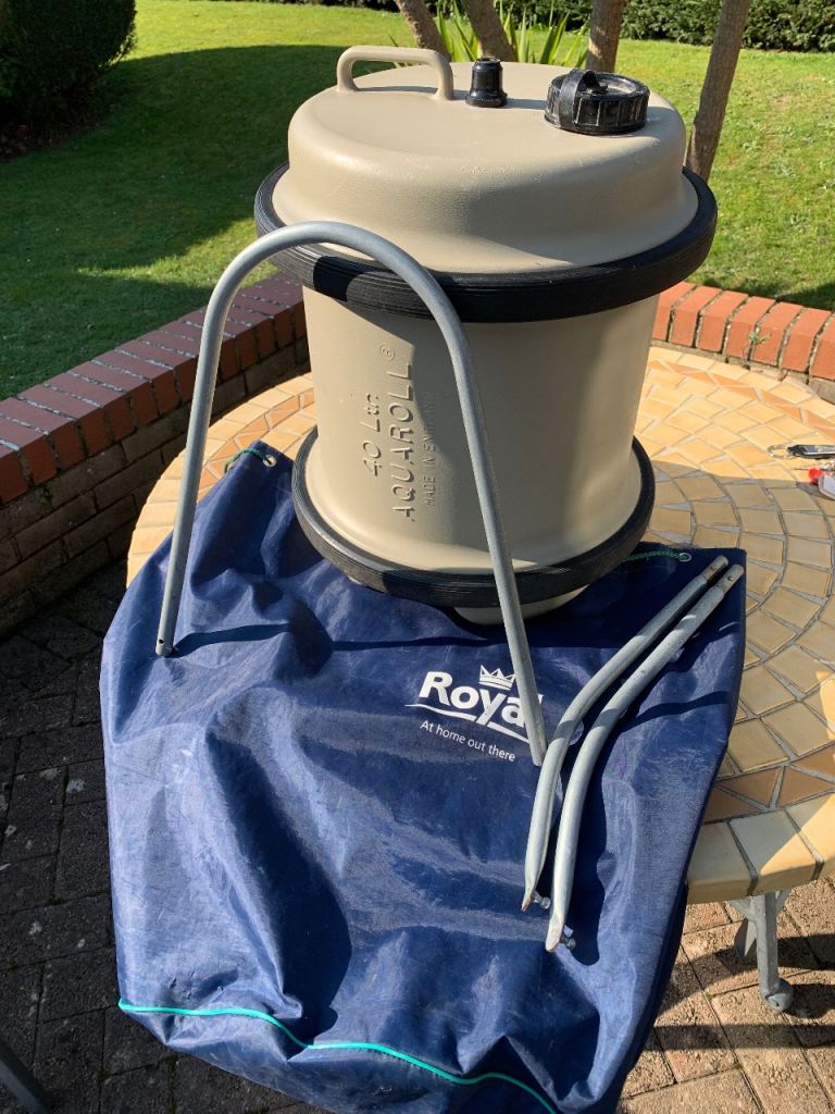 Aquaroll water carrier