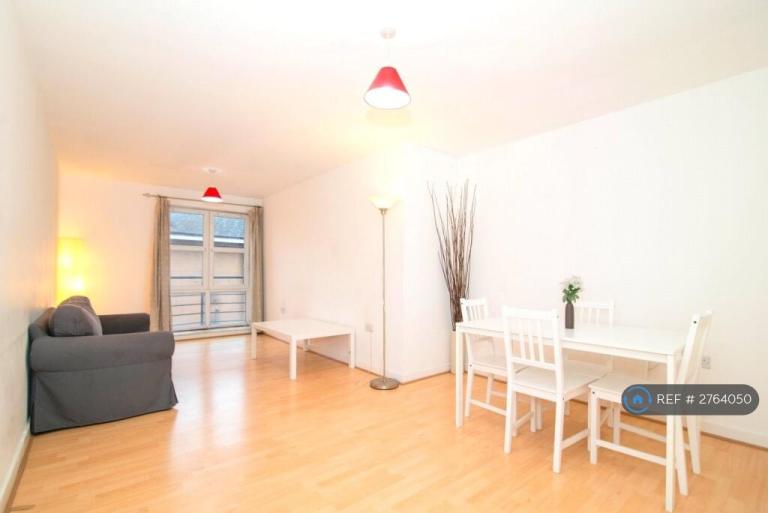 1 bedroom flat in Buick House, Kingston Upon Thames, KT2 (1 bed) (#2764050)