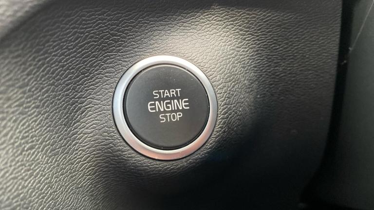 2024 Volvo XC40 2.0 B3 MHEV Ultimate SUV 5dr Petrol Hybrid DCT Auto Euro 6 (s/s) (163 ps) ESTATE ...