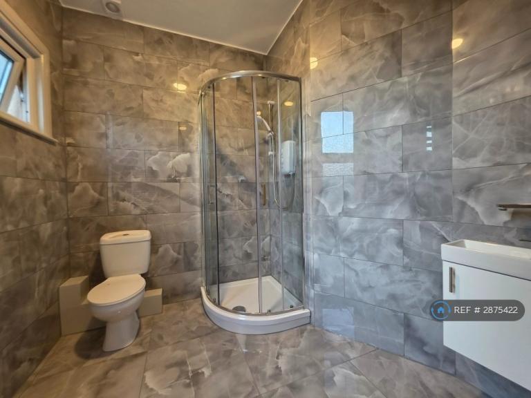 1 bedroom in Brightwell Avenue, Westcliff-On-Sea, SS0 (#2875422)