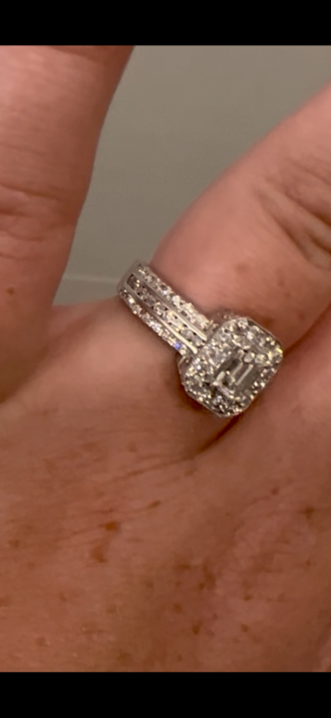 18k white gold diamond ring