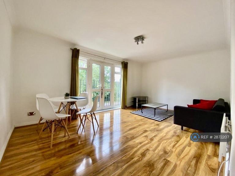 2 bedroom flat in Albany Road, London, SE5 (2 bed) (#2872207)