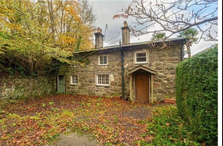 Charming Stone-Built Cottage, Good Condition