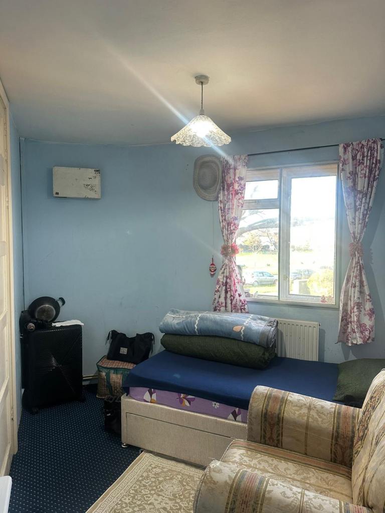 Standard room for rent 